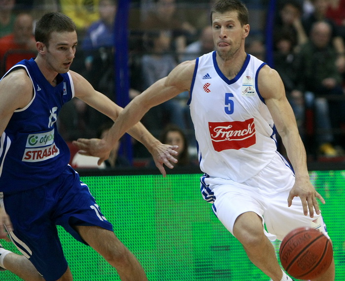 Zagreb, 150512.
KC Drazen Petrovic, Savska cesta.
Prva utakmica polufinala PH za kosarkase Cibona – Zadar.
Na fotografija: Davor Kus.
Foto: Ronald Gorsic / CROPIX Zagreb, 150512.
KC Drazen Petrovic, Savska cesta.
Prva utakmica polufinala PH za kosarkase Cibona – Zadar.
Na fotografija: Davor Kus.
Foto: Ronald Gorsic / CROPIX