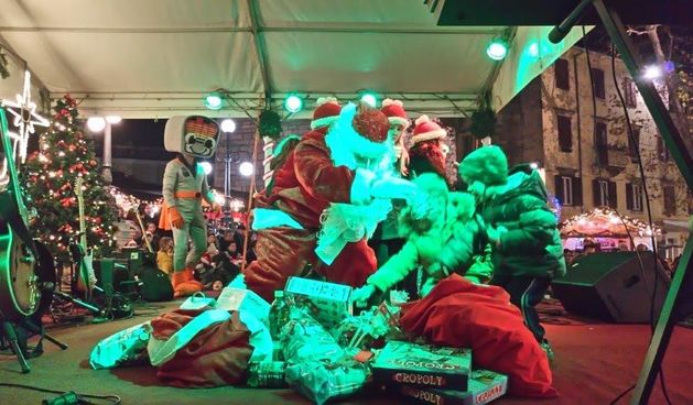 Djed Božićnjak i Radiolino oduševili najmlađe Zadrane