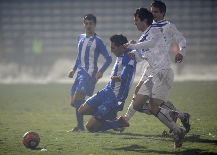 Karlovac, 271110.
Gradski stadion Karlovac
Nogometna utakmica 17. kola Prve HNL izmedju NK Karlovac i NK Zadar.
Na slici: igrac NK Karlovca Marijan Budimir u trenutku uklizavanja za loptu.
Foto: Sime Sokota / CROPIX Karlovac, 271110.
Gradski stadion Karlovac
Nogometna utakmica 17. kola Prve HNL izmedju NK Karlovac i NK Zadar.
Na slici: igrac NK Karlovca Marijan Budimir u trenutku uklizavanja za loptu.
Foto: Sime Sokota / CROPIX