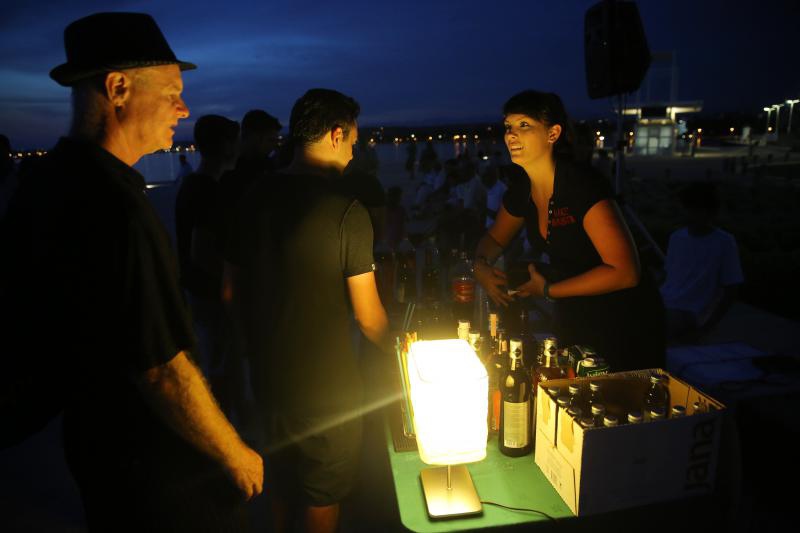 20.06.2013., Zadar – Pod gotovo punim mjesecom na instalaciji Pozdrav Suncu otvoren je 4. festival tanga.Photo: Filip Brala/PIXSELL 20.06.2013., Zadar – Pod gotovo punim mjesecom na instalaciji Pozdrav Suncu otvoren je 4. festival tanga.Photo: Filip Brala/PIXSELL