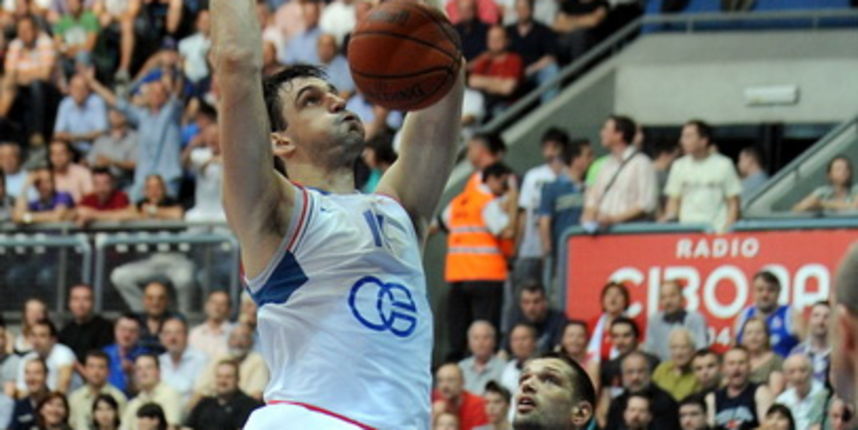 Zagreb, 100610.
Savska cesta 30, kosarkaski centar Drazen Petrovic, seniori, susret KK Cibona i KK Zadar, 5. odlucujuca utakmica za naslov prvaka Hrvatske.
Na slici: Dalibor Bagaric.
Foto: Damir Krajac / CROPIX