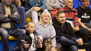 Fešta u povodu 80. rođendana Pina Giergie: Vetarani KK Zadar – Veterani KK Olimpija Fešta u povodu 80. rođendana Pina Giergie: Vetarani KK Zadar – Veterani KK Olimpija