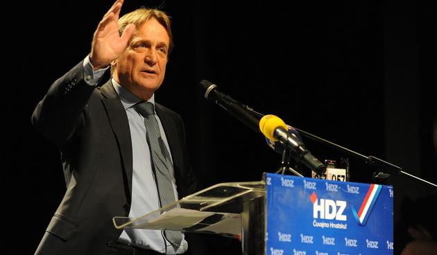 Zadar, 231212.
U Kazalistu lutaka Zadar, veceras je svecano obiljezena 23. obljetnica osnutka HDZ-a u Zadru.
Na fotografiji: detalj s proslave; Bozidar Kalmeta (potpredsjednik stranke, predsjednik zupanijske organizacije, saborski zastupnik).
Foto: Luka G