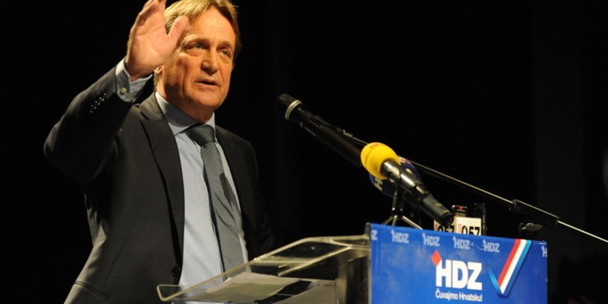 Zadar, 231212.
U Kazalistu lutaka Zadar, veceras je svecano obiljezena 23. obljetnica osnutka HDZ-a u Zadru.
Na fotografiji: detalj s proslave; Bozidar Kalmeta (potpredsjednik stranke, predsjednik zupanijske organizacije, saborski zastupnik).
Foto: Luka G Zadar, 231212.
U Kazalistu lutaka Zadar, veceras je svecano obiljezena 23. obljetnica osnutka HDZ-a u Zadru.
Na fotografiji: detalj s proslave; Bozidar Kalmeta (potpredsjednik stranke, predsjednik zupanijske organizacije, saborski zastupnik).
Foto: Luka G