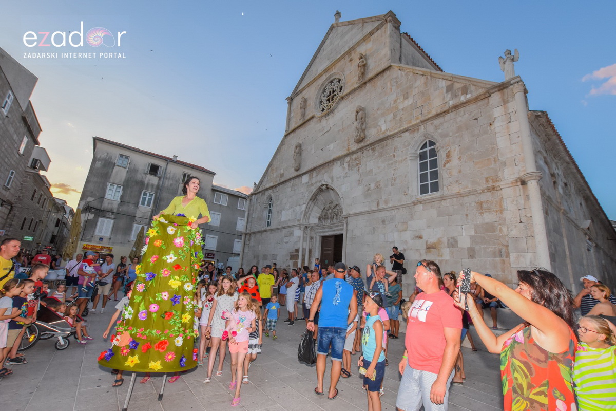 Dječjim karnevalskim danom započeo 59. Paški ljetni karneval