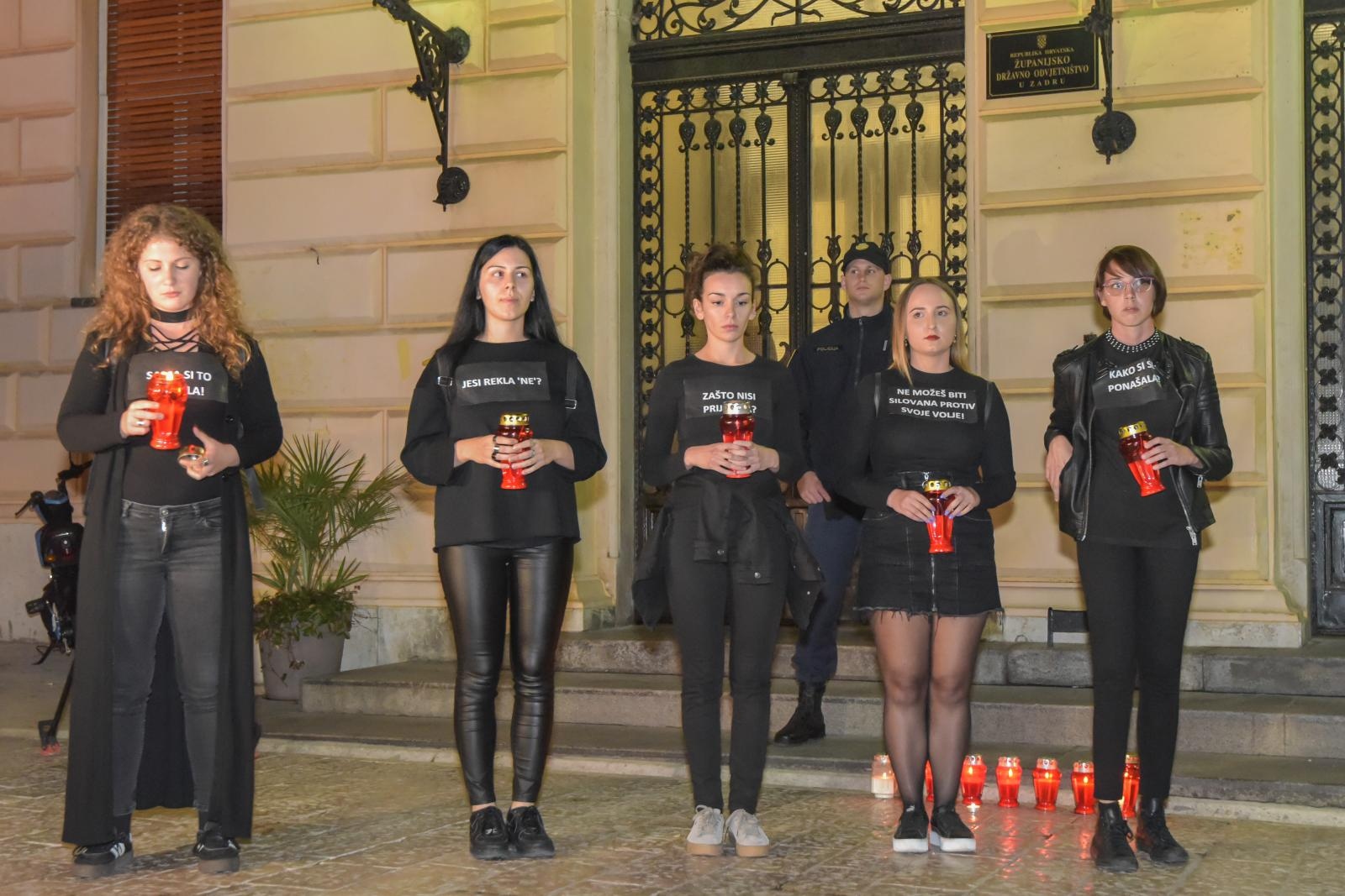 Klub studenata Antifijaka organizirao mirni prosvijed ispred Županijskog suda u Zadru