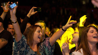 Karlovacko live: Halid Beslic i Crvena jabuka u dvorani Kresimir Cosic u Zadru, Foto: Leo Banic Karlovacko live: Halid Beslic i Crvena jabuka u dvorani Kresimir Cosic u Zadru, Foto: Leo Banic