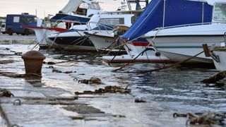 Sibenik – Zbog velike plime u gradu poplavio dio rive u starom dijelu grada Dolcu. Photo: Hrvoje Jelavic/PIXSELL