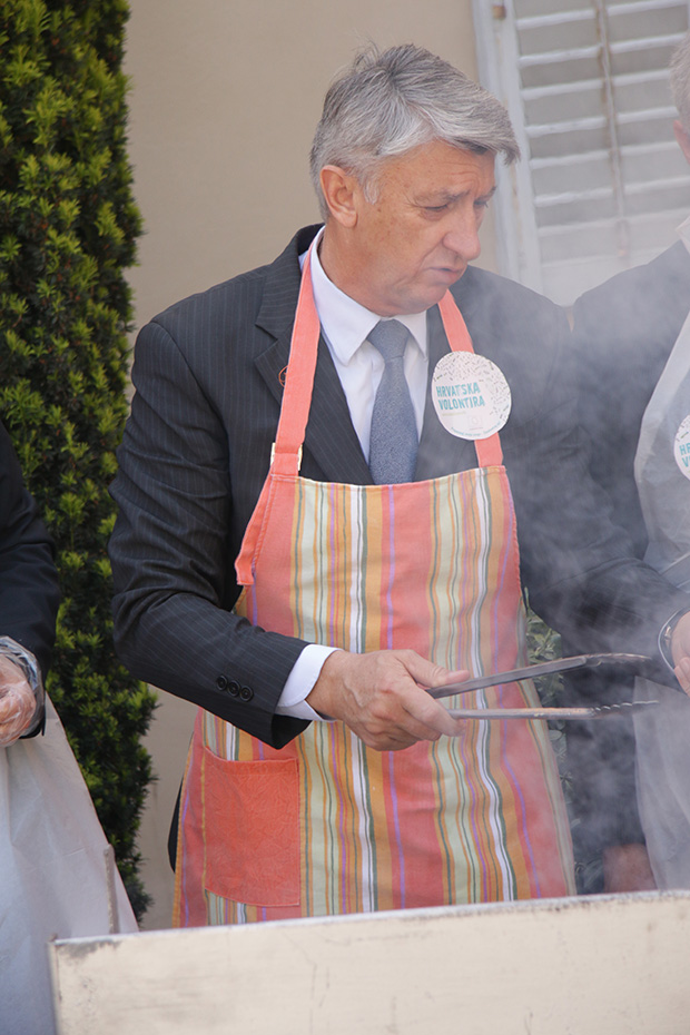 “Hrvatska volontira”: Roštiljada u Domu sv. Frane