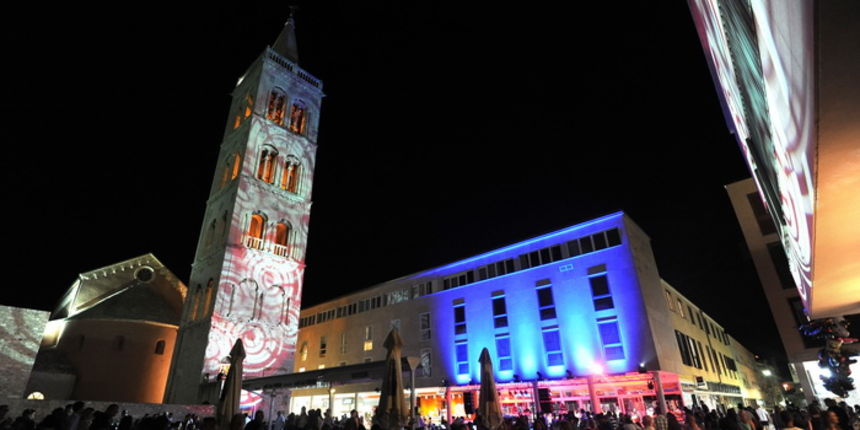 Zadar, 280712.
Veceras je koncertom rap skupine Djecaci popracenim posebnim svjetlosnim efektima svecano otvoren hostel Forum.
Na fotografiji: detalj s otvorenja.
Foto: Luka Gerlanc / CROPIX Zadar, 280712.
Veceras je koncertom rap skupine Djecaci popracenim posebnim svjetlosnim efektima svecano otvoren hostel Forum.
Na fotografiji: detalj s otvorenja.
Foto: Luka Gerlanc / CROPIX