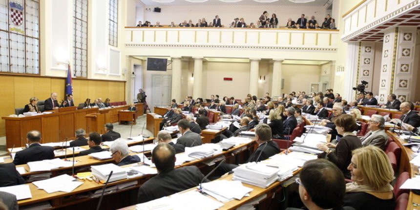 Zagreb, 141212.
Sabor.
Zastupnici Hrvatskog Sabora glasovali su o do sada raspravljenim tockama i time zakljucili ovogodisnji rad.
Foto: Davor Pongracic / CROPIX