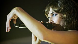 Zagreb, 030612.
Francuska pjevacica Zaz, pravog imena Isabelle Geffroy, kojoj je planetarnu slavu donio singl Je veux, odrzala je veceras koncert pred prepunom dvoranom Doma sportova.
Foto: Neja Markicevic / CROPIX