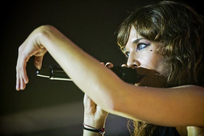 Zagreb, 030612.
Francuska pjevacica Zaz, pravog imena Isabelle Geffroy, kojoj je planetarnu slavu donio singl Je veux, odrzala je veceras koncert pred prepunom dvoranom Doma sportova.
Foto: Neja Markicevic / CROPIX