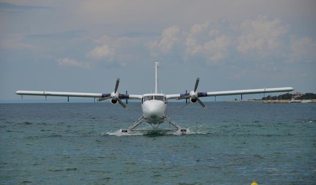 Hidroavioni poletjeli iz Novalje!