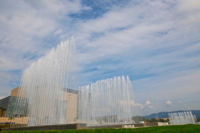 Zagreb: Novouređene fontane u Ulici Hrvatske bratske zajednice puštene u rad Zagreb: Novouređene fontane u Ulici Hrvatske bratske zajednice puštene u rad