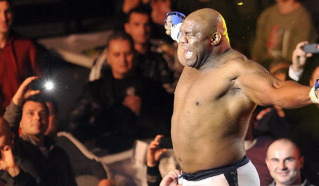 Split, 270310.
Veceras se u Spaladium Areni odrzava spektakl “Obracun u ringu 10” povodom 15-te obljetnice boksackog kluba Pit Bull. Borci ce nastupiti u 17 atraktivnih K1 i MMA ( ultimate fight) borbama.
Na fotografiji: Bob Sapp i Sascha Weinpolter.
Foto