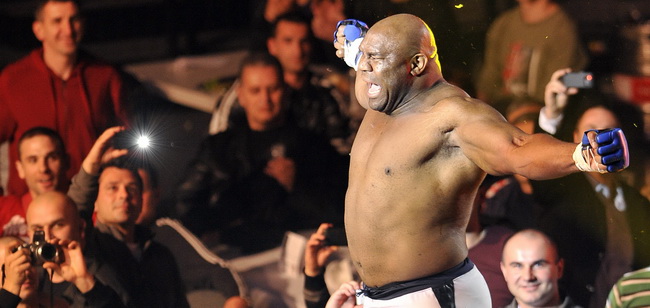 Split, 270310.
Veceras se u Spaladium Areni odrzava spektakl “Obracun u ringu 10” povodom 15-te obljetnice boksackog kluba Pit Bull. Borci ce nastupiti u 17 atraktivnih K1 i MMA ( ultimate fight) borbama.
Na fotografiji: Bob Sapp i Sascha Weinpolter.
Foto