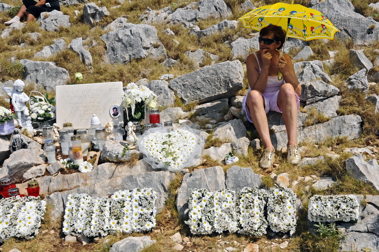 Kornat, 300811.
Obiljezavanje 4. obljetnice kornatske tragedije, u kojoj je, gaseci pozar na Kornatu 30. kolovoza 2007. godine, smrtno stradalo 12 vatrogasaca. Obitelji poginulih vatrogasaca, njihovi prijatelji te visoko izaslanstvo na otoku Kornat, u uv Kornat, 300811.
Obiljezavanje 4. obljetnice kornatske tragedije, u kojoj je, gaseci pozar na Kornatu 30. kolovoza 2007. godine, smrtno stradalo 12 vatrogasaca. Obitelji poginulih vatrogasaca, njihovi prijatelji te visoko izaslanstvo na otoku Kornat, u uv
