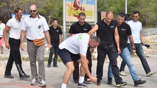 Okršaj kod Zrća: redari opet otjerali udrugu bivših ovisnika