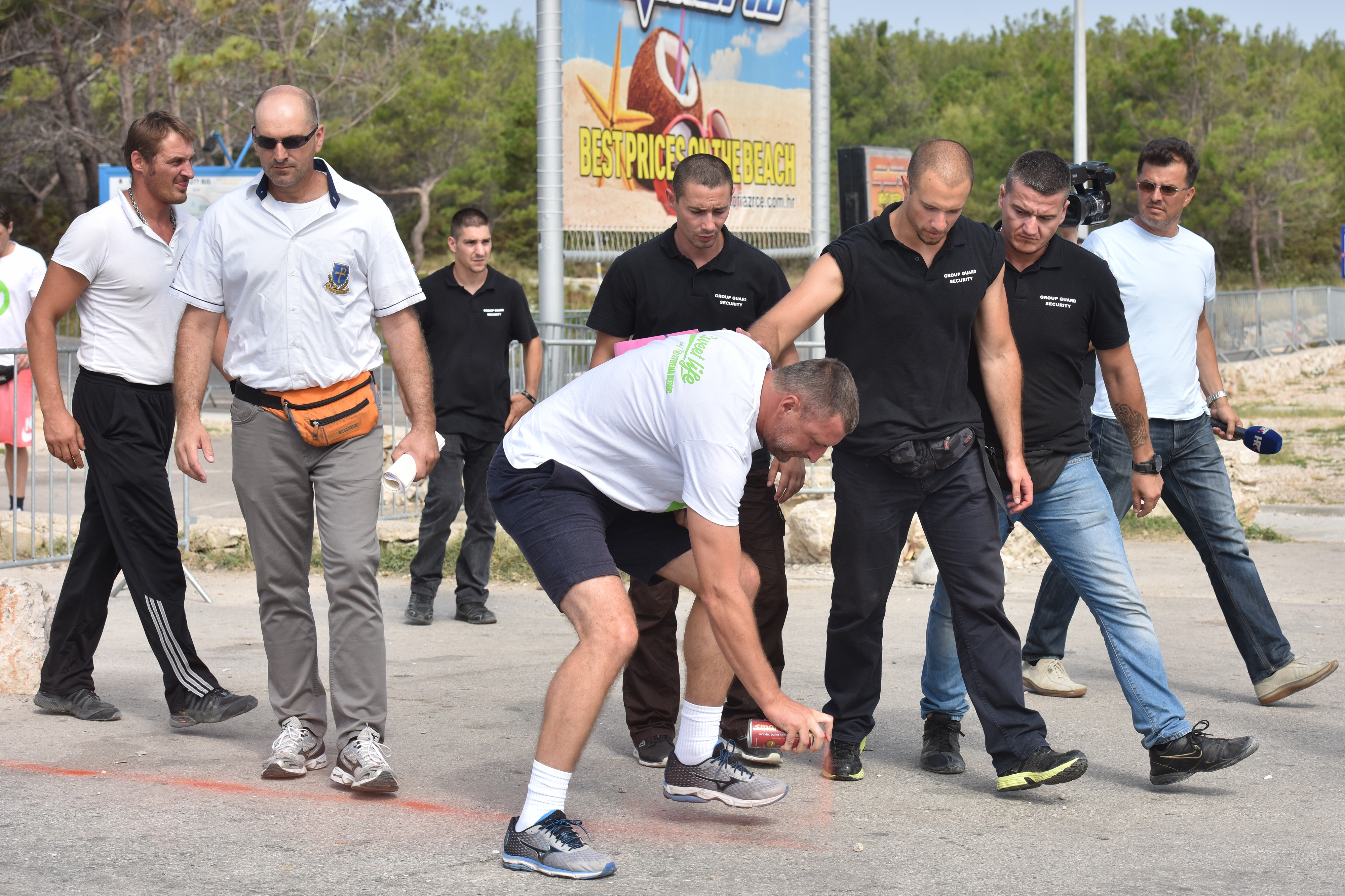 Okršaj kod Zrća: redari opet otjerali udrugu bivših ovisnika