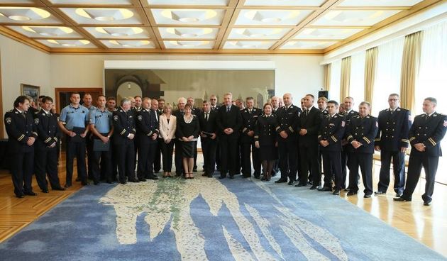 Zagreb – Prigodom Dana policije, predsjednik RH Ivo Josipovic urucio je odlikovanja najboljim predstavnicima MUP-a. Photo: Jurica Galoic/PIXSELL