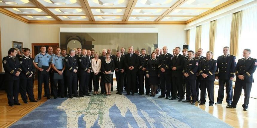 Zagreb – Prigodom Dana policije, predsjednik RH Ivo Josipovic urucio je odlikovanja najboljim predstavnicima MUP-a. Photo: Jurica Galoic/PIXSELL Zagreb – Prigodom Dana policije, predsjednik RH Ivo Josipovic urucio je odlikovanja najboljim predstavnicima MUP-a. Photo: Jurica Galoic/PIXSELL