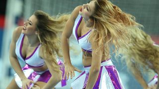 Atraktivne plesačice zagrijale atmosferu u zagrebačkoj Areni