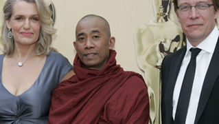 82. Red Carpet Oscara (oscar.go.com)