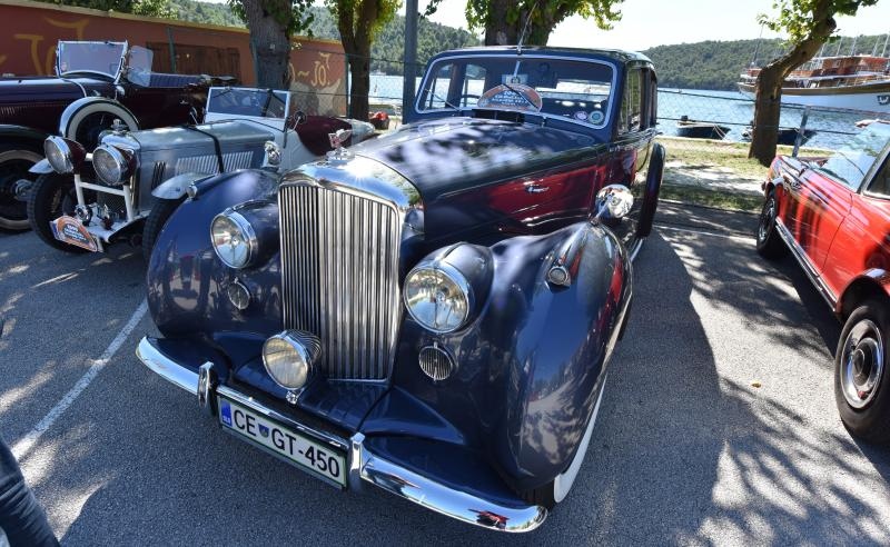 Tisuću kilometara sa oldtimerima Tisuću kilometara sa oldtimerima
