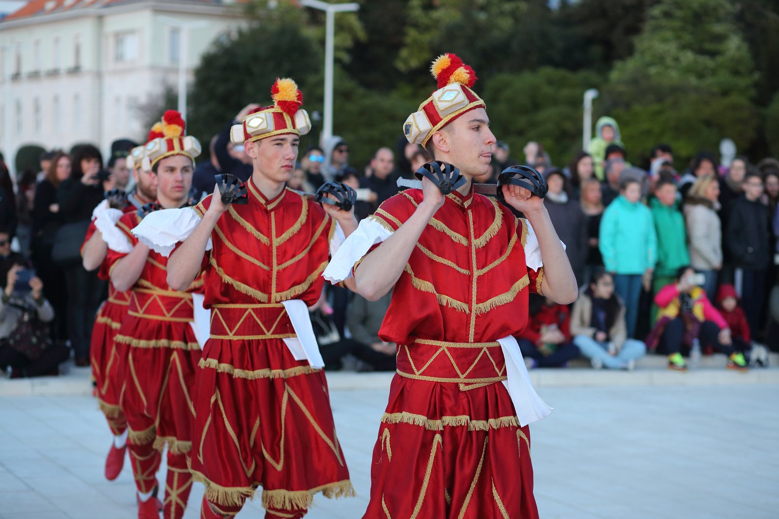 HGD Sv. Cecilija izvelo korčulanski viteški ples “Moreška” na Pozdravu suncu