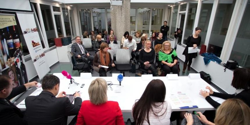 U prostorima WorkUP poslovnog inkubatora održano je predstavljanje prvog virtualnog Ženskog poduzetničkog centra a usput je predstavljeno čokoladno vino koje proizvode poduzetnice iz Slovenije, Elizabet i Laura Bordon iz vinarije Montis