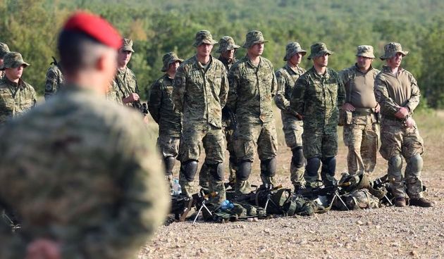 Zajednicka vjezba hrvatske i britanske kopnene vojske SAVA STAR 16 koja se cetvrtu godinu zaredom odrzava u Hrvatskoj, a ove godine po prvi put na vojnom poligonu Crvena zemlja kod Knina. Vjezbi su nazocili Ministar obrane Josip Buljevic, nacelnik Glavno