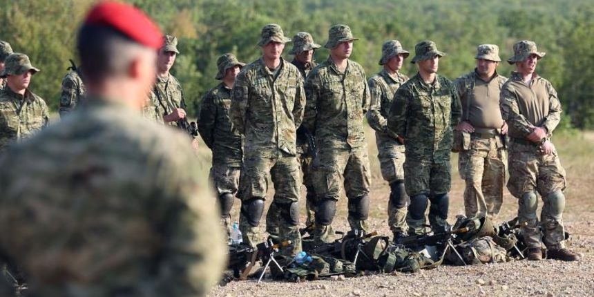 Zajednicka vjezba hrvatske i britanske kopnene vojske SAVA STAR 16 koja se cetvrtu godinu zaredom odrzava u Hrvatskoj, a ove godine po prvi put na vojnom poligonu Crvena zemlja kod Knina. Vjezbi su nazocili Ministar obrane Josip Buljevic, nacelnik Glavno