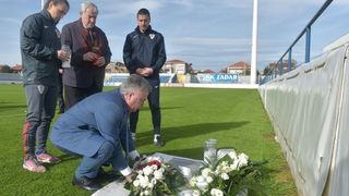 Na stadionu u Stanovima obilježena 10. obljetnica smrti Hrvoja Ćustića Na stadionu u Stanovima obilježena 10. obljetnica smrti Hrvoja Ćustića