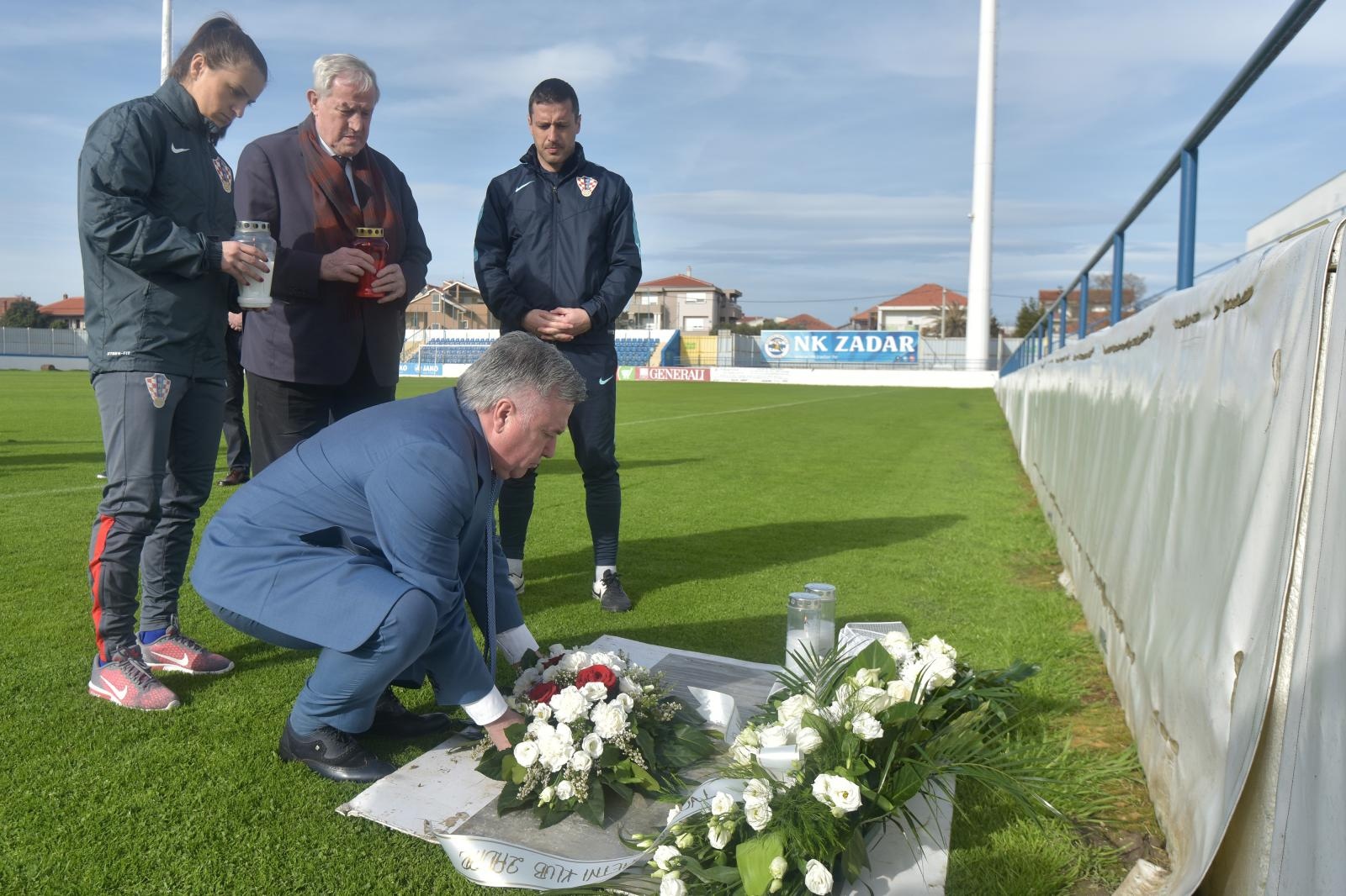 Na stadionu u Stanovima obilježena 10. obljetnica smrti Hrvoja Ćustića Na stadionu u Stanovima obilježena 10. obljetnica smrti Hrvoja Ćustića