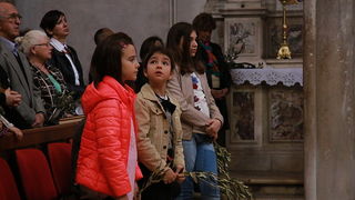 Cvjetnica 20. ožujka 2016: Nakon blagoslova maslinovih grančica, nadbisku Želimir Puljić predvodio je procesiju do katedrale sv. Stošije gdje je služio misno slavlje na kojem se pjevala Muka našeg Gospodina Cvjetnica 20. ožujka 2016: Nakon blagoslova maslinovih grančica, nadbisku Želimir Puljić predvodio je procesiju do katedrale sv. Stošije gdje je služio misno slavlje na kojem se pjevala Muka našeg Gospodina