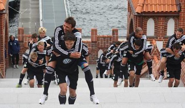 Mario Mandžukić i Srđan Lakić, foto: vfl-wolfsburg.de