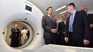 Ministar zdravlja dr. Dario Nakić predao je OB Zadar novi CT uredjaj vrijedan 5,5 milijuna kuna, ciju je nabavu osiguralo ministarstvo. Photo: Dino Stanin/PIXSELL Ministar zdravlja dr. Dario Nakić predao je OB Zadar novi CT uredjaj vrijedan 5,5 milijuna kuna, ciju je nabavu osiguralo ministarstvo. Photo: Dino Stanin/PIXSELL