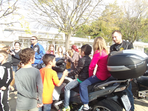 “Beštije” posjetile OŠ Šimuna Kožičića Benje “Beštije” posjetile OŠ Šimuna Kožičića Benje