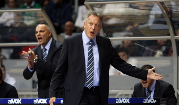 Zadar, 011109.
Dvorana Kresimir Cosic na Visnjiku.
5. Kolo NLB Liga, kosarkaska utakmica izmedju KK Zadar – KK Partizan.
Na fotografiji: trener KK Zadra Zmago Sagadin.
Foto: Jure Miskovic / CROPIX