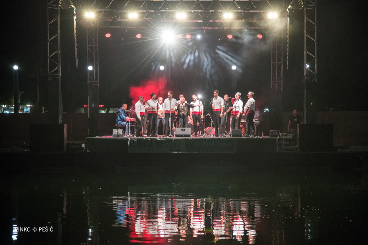 Zorica Kondža i klapa Cambi @ bazen Ilirije u Biogradu