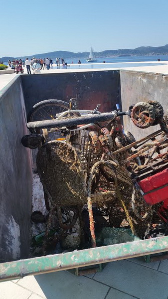 4. Dive In festival započeo je danas na rivi. Tim povodom održana je akcija čišćenja podmorja. Foto: Mladen Malik