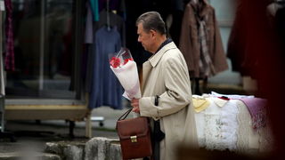 Zadar, 080313.
Danas se diljem svijeta, pa tako i u Zadru, obiljezava Medjunarodni dan zena.
Zadrani su danas zenama, prema obicaju, poklanjali cvijece.
Na fotografiji: detalj sa zadarske trznice.
Foto: Jure Miskovic / CROPIX