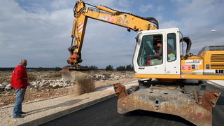 Zadar, Murvica, 210213.
Poslovna zona Murvica jug. Ulazak i radovi u poslovnoj zonu Murvica jug koja bi do ljeta trebala biti zavrsena. Radovi su u tijeku.
Foto: Jure Miskovic / CROPIX