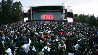 Zagreb, 240609.
Prva vecer T-mobile IN Music Festivala koji se odrzava na Jarunu na dvije pozornice. Kao zvijezde prve veceri najavljeni su Lilly Allen, Kraftwerk, Franz Ferdinand na T-mobile stageu i Rokia Traore na Nokia stageu. 
Na slici: nastup njemac