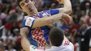 Graz, 210110.
EURO 2010 u rukometu. 
Trece kolo skupine A. Utakmica Hrvatska – Rusija.
Na fotografiji: Denis Buntic, Alexey Rastvortsev.
Foto: Nenad Dugi / Cropix