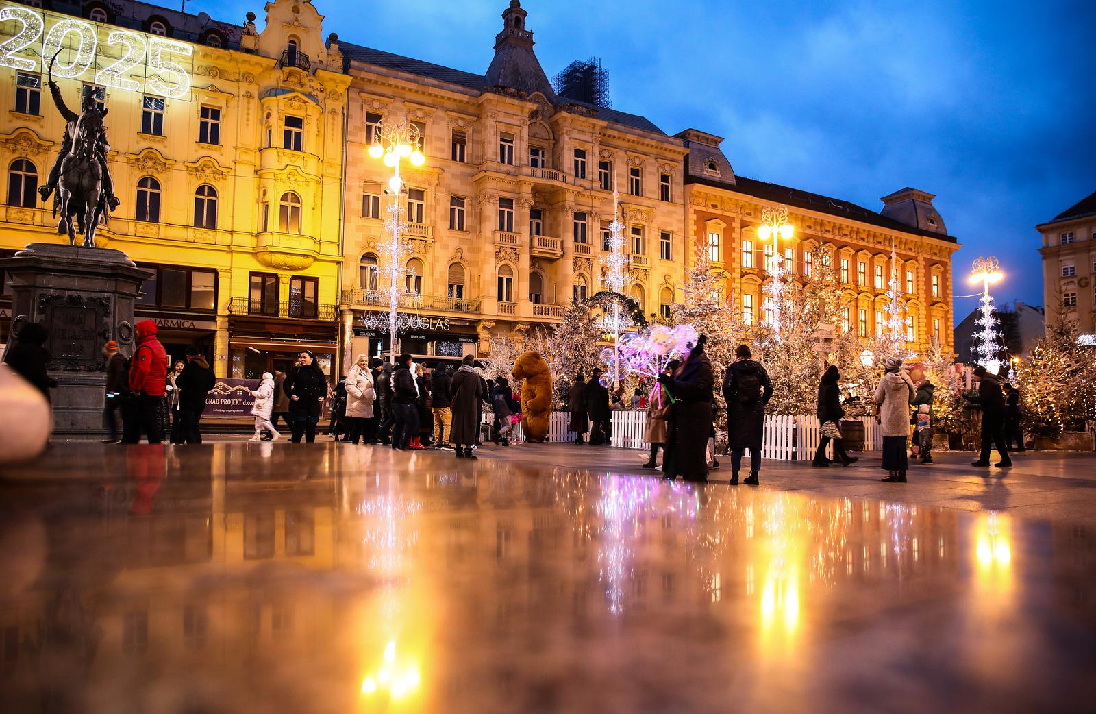 Zagrebački Advent na Trgu bana Jelačića