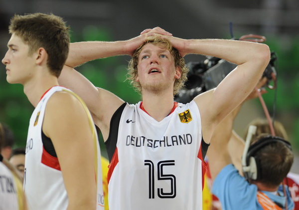 Bydgoszcz, 150909.
Dvorana Sport Arena Luczniczka.
Europsko prvenstvo u kosarci u Poljskoj, drugi krug natjecanja po skupinama 3. kolo grupe E, utakmica izmedju Hrvatske i Njemacke odlucujuca za ulazak u cetvrtfinale.
Na slici: Jan Hendrik Jagla tuzan nak