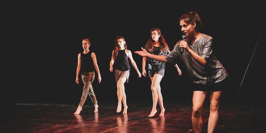 Zadarski plesni ansambl predstavio “Arhiviranje – tajni dnevnik umjetničke prakse” Zadarski plesni ansambl predstavio “Arhiviranje – tajni dnevnik umjetničke prakse”