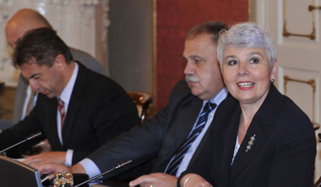 Zagreb , 240610.
Sjednica Vlade Republike Hrvatske. Na slici su Darko Milinovic, Ivan Suker, Jadranka Kosor i Bozidar Pankretic.
Foto: Marko Miscevic / CROPIX